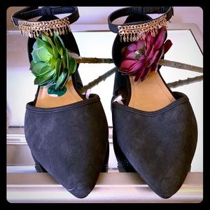 Stylish ballet flat with jeweled ankle strap!